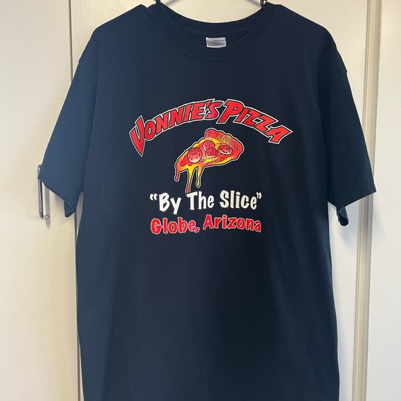 Vonnies pizza “by The Slice” Globe, Arizona. Black t-shirt, front and back print - Picture 4 of 5